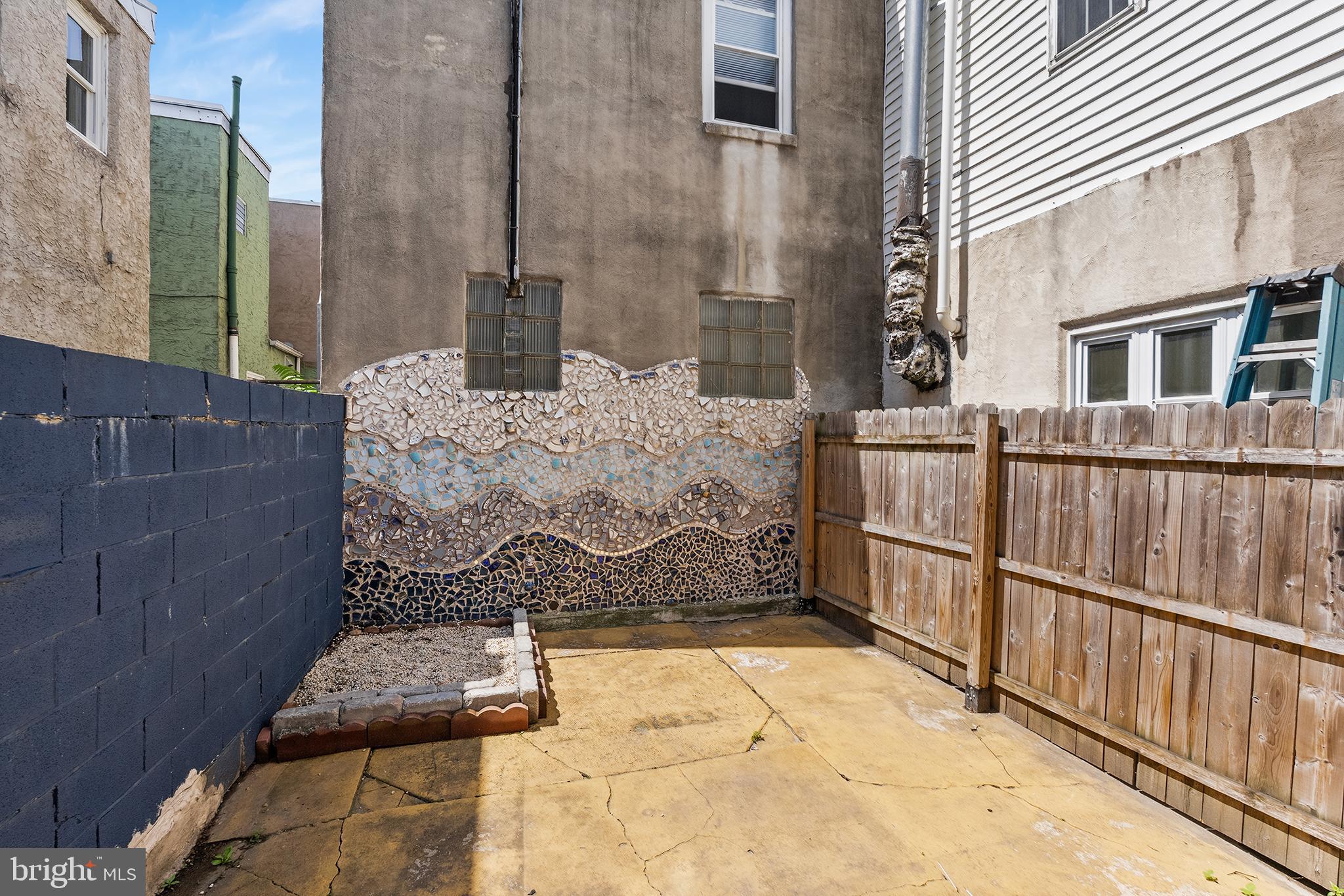 902 EMILY STREET