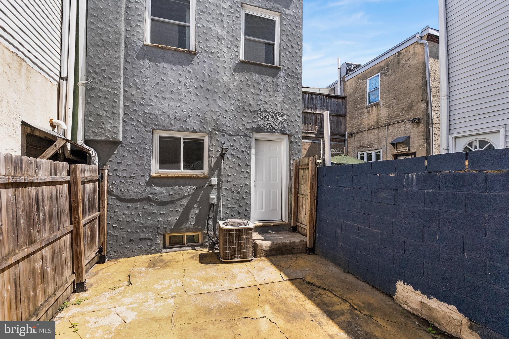 902 EMILY STREET