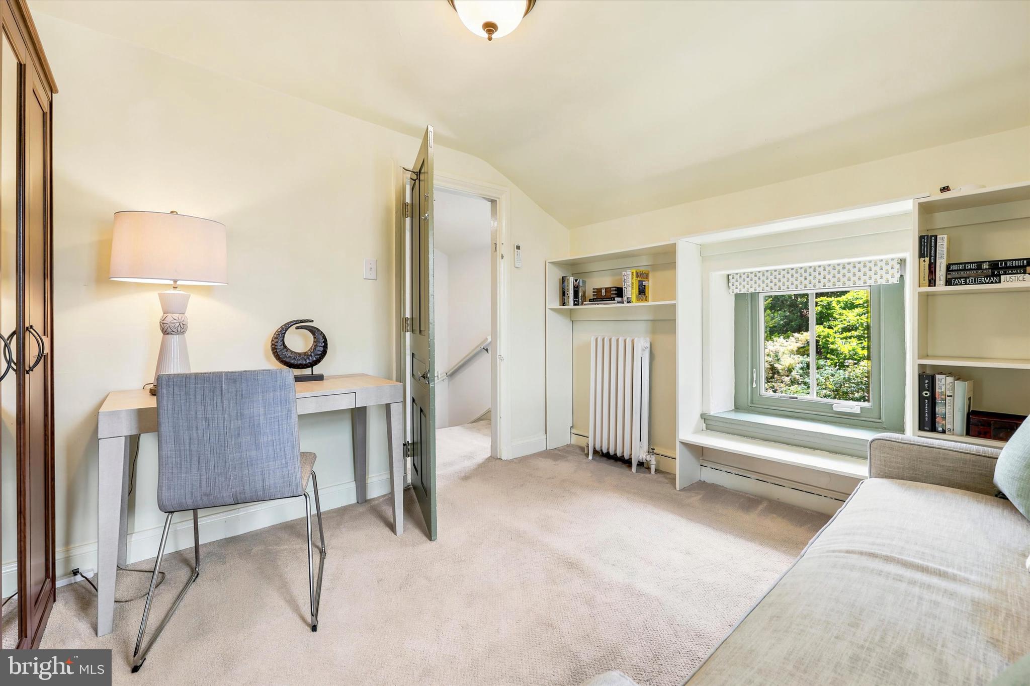 104 W GRAVERS LANE