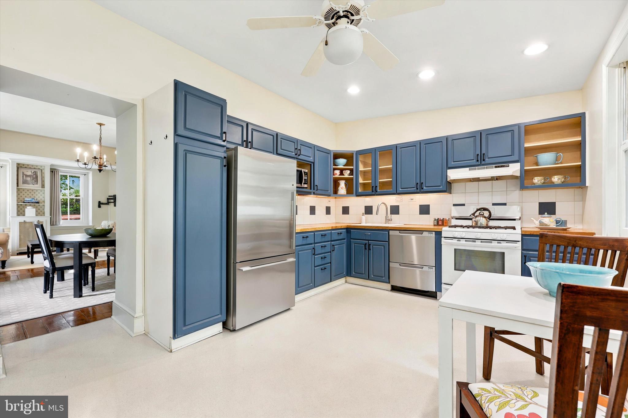 104 W GRAVERS LANE