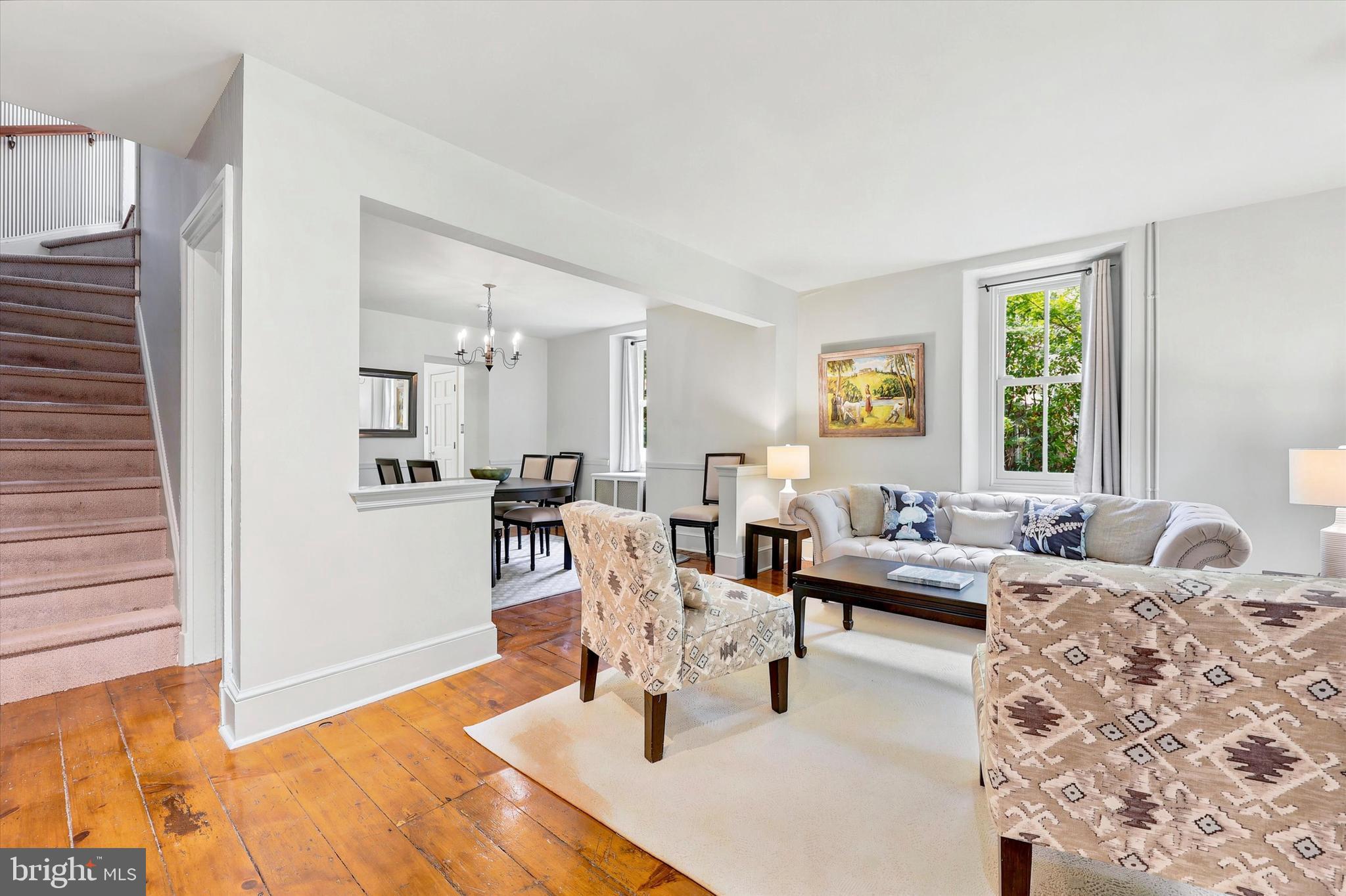 104 W GRAVERS LANE