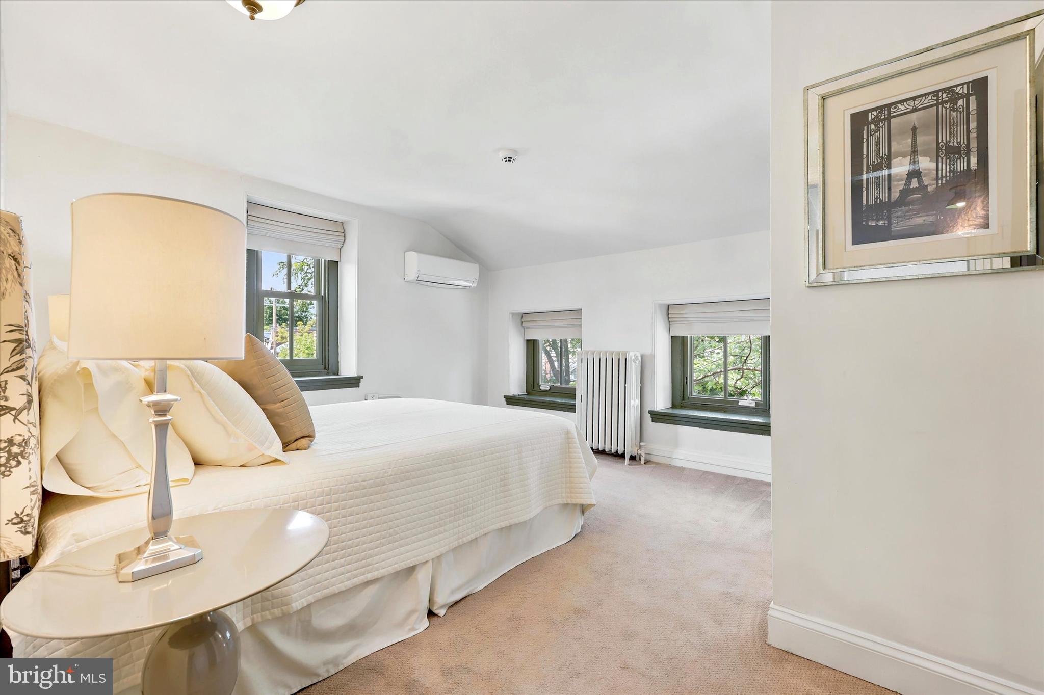 104 W GRAVERS LANE