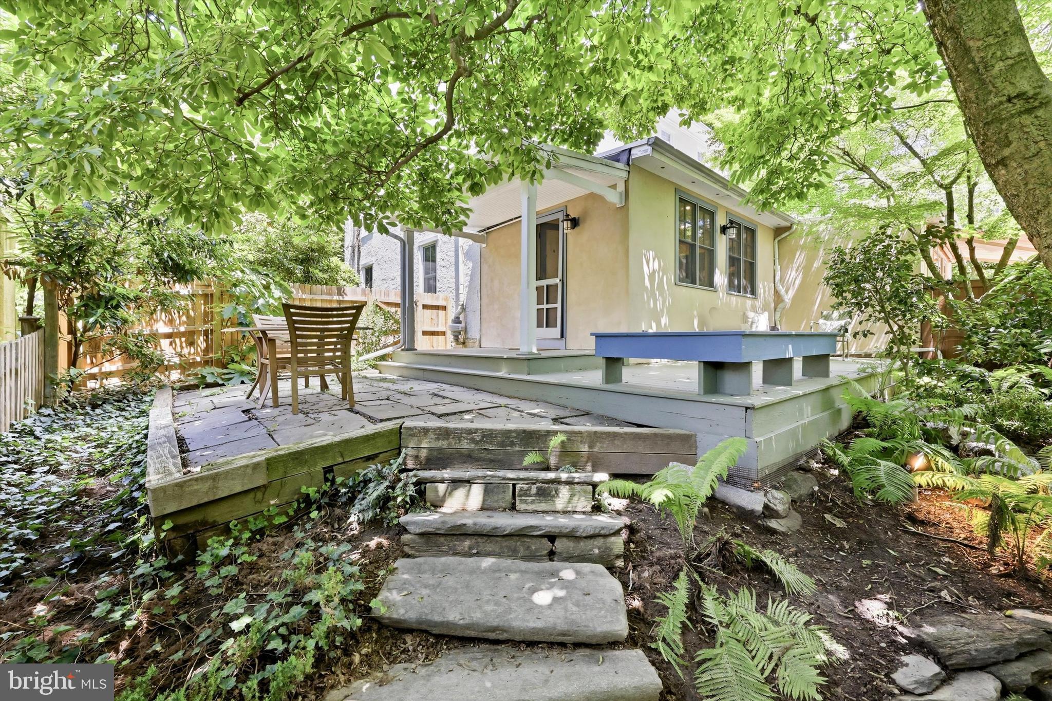 104 W GRAVERS LANE