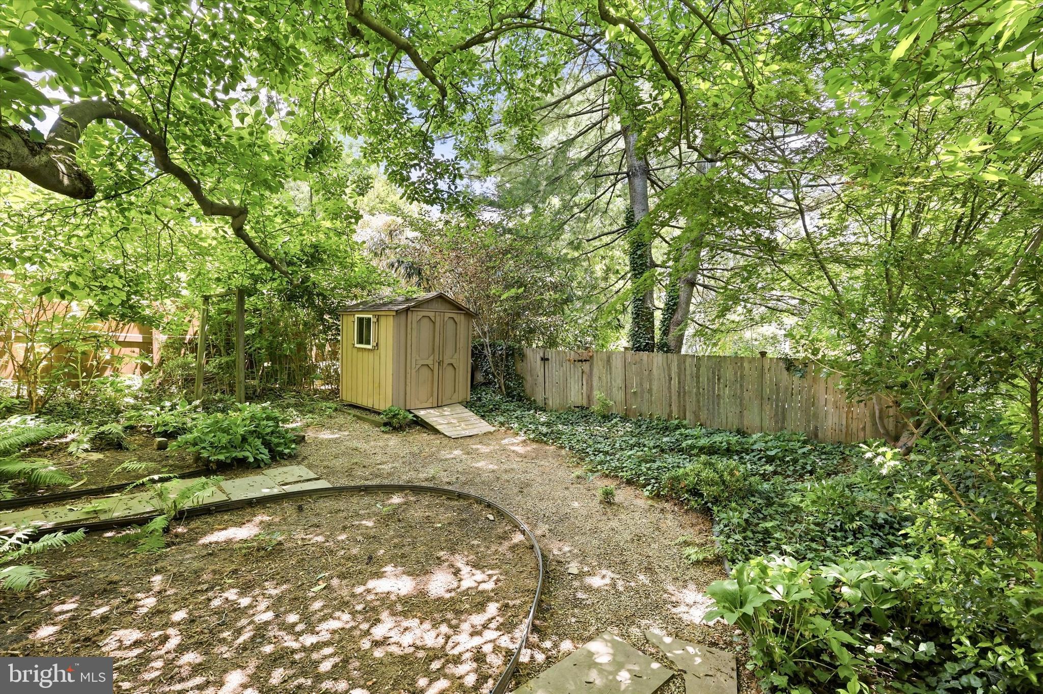 104 W GRAVERS LANE