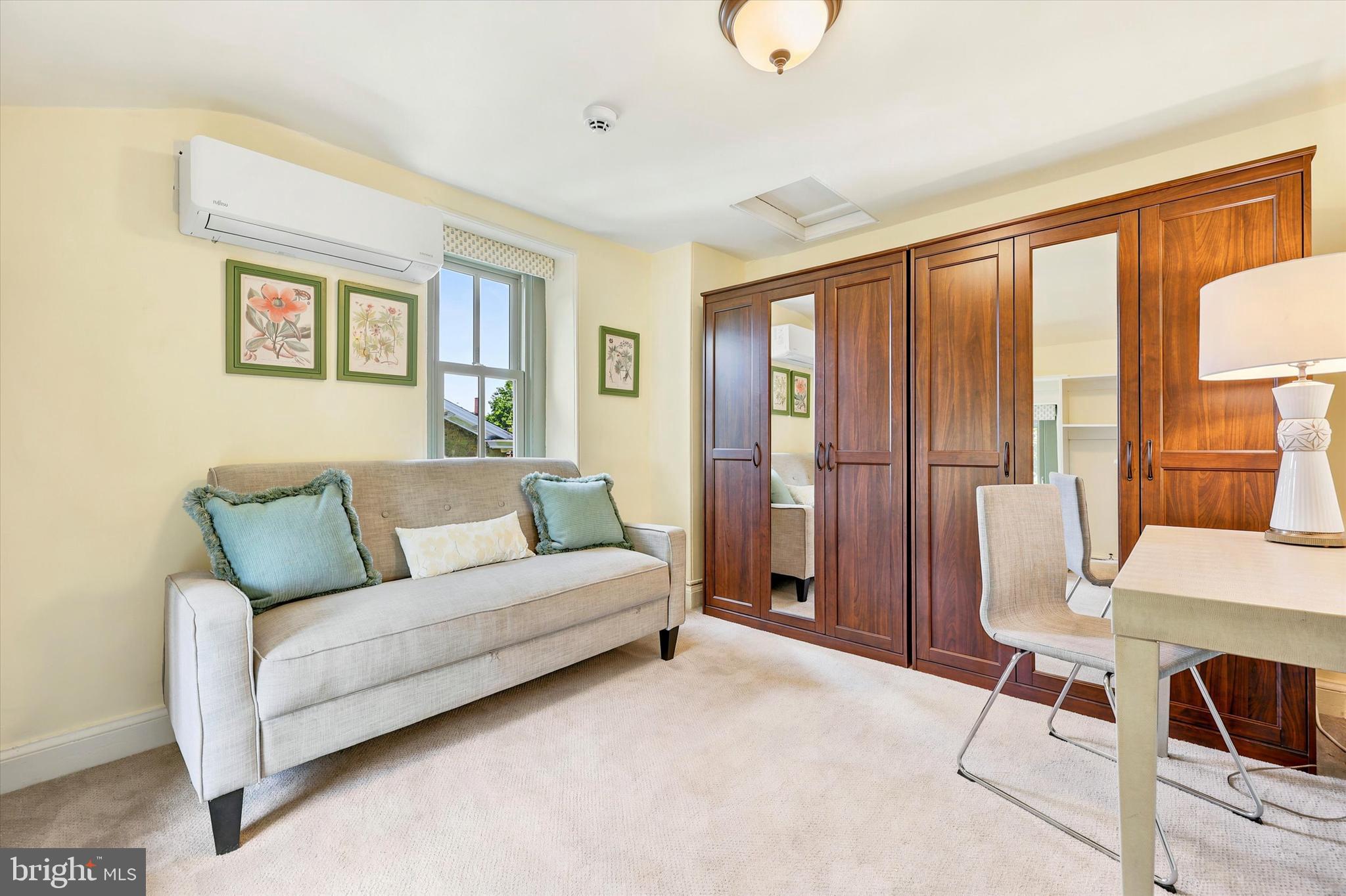 104 W GRAVERS LANE