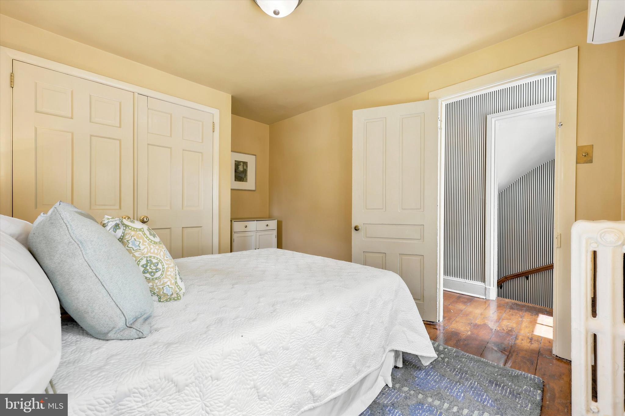 104 W GRAVERS LANE