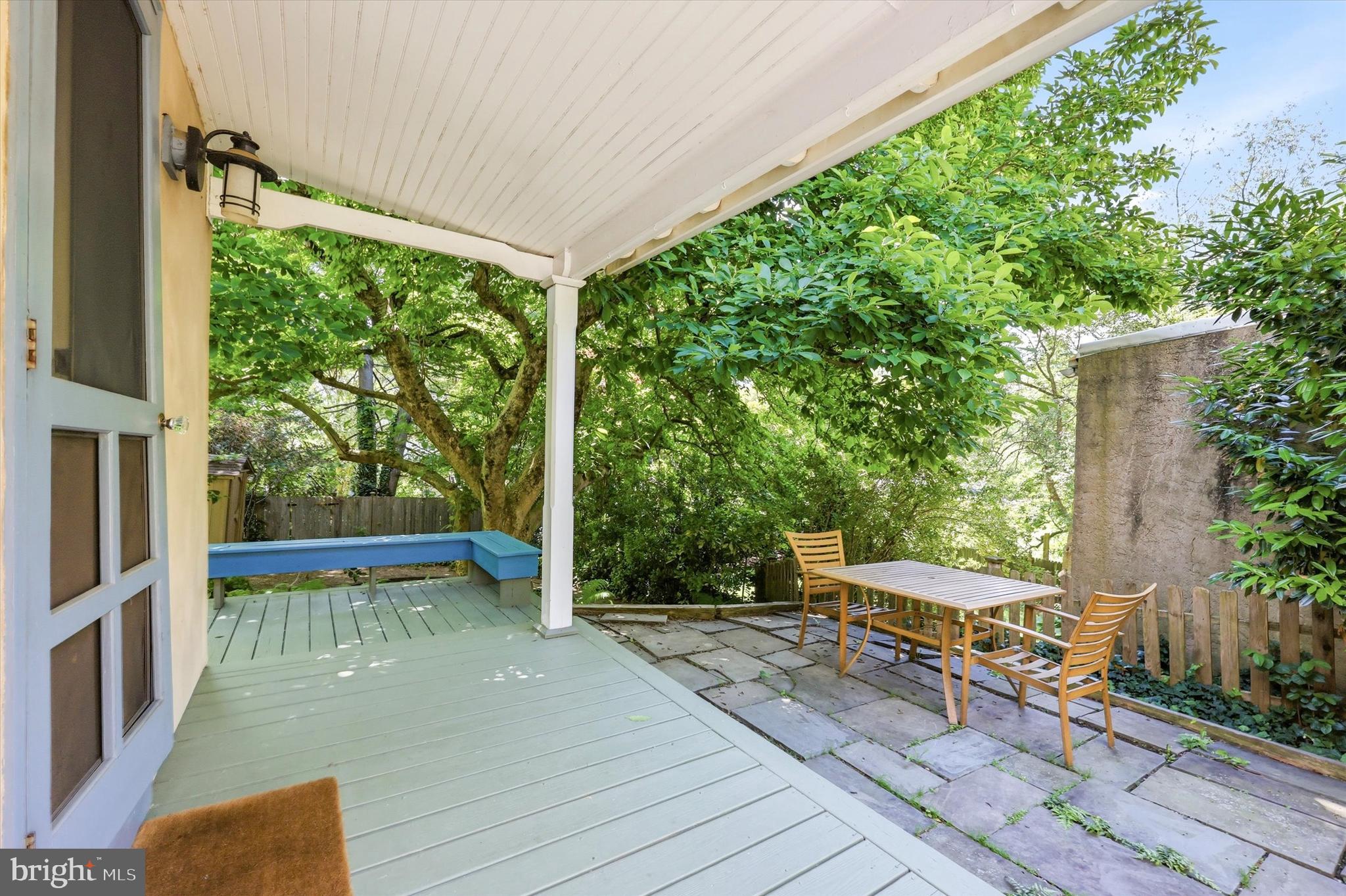 104 W GRAVERS LANE
