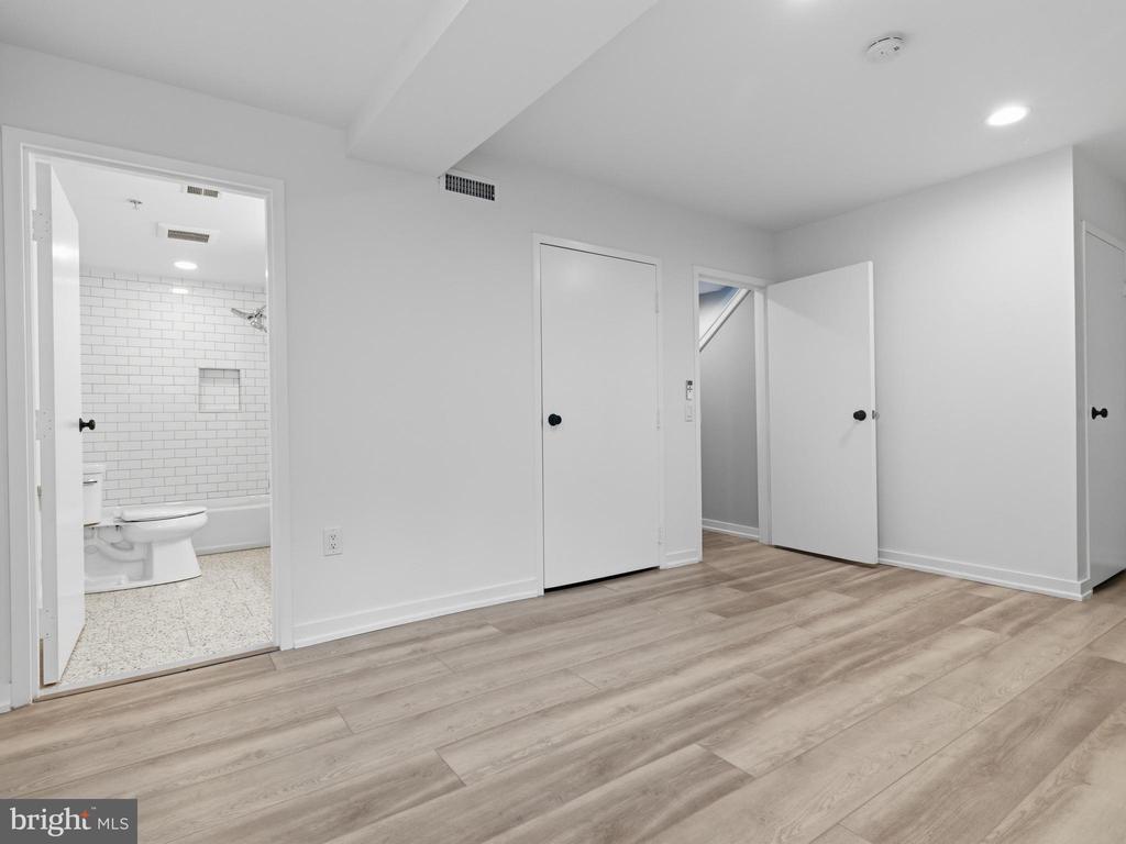200 CHRISTIAN STREET 12