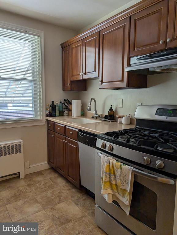 2433 N 50TH STREET 1ST FL
