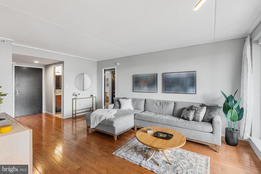 200 LOMBARD STREET 10 528