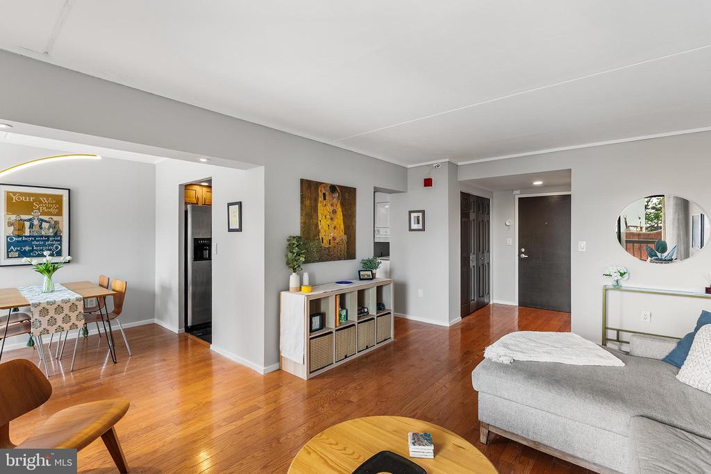 200 LOMBARD STREET 10 528