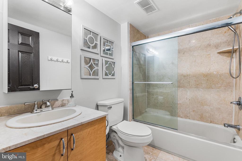 200 LOMBARD STREET 10 528