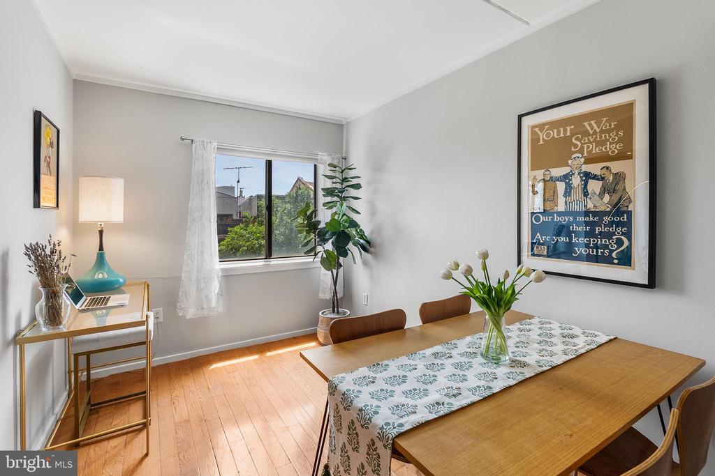 200 LOMBARD STREET 10 528