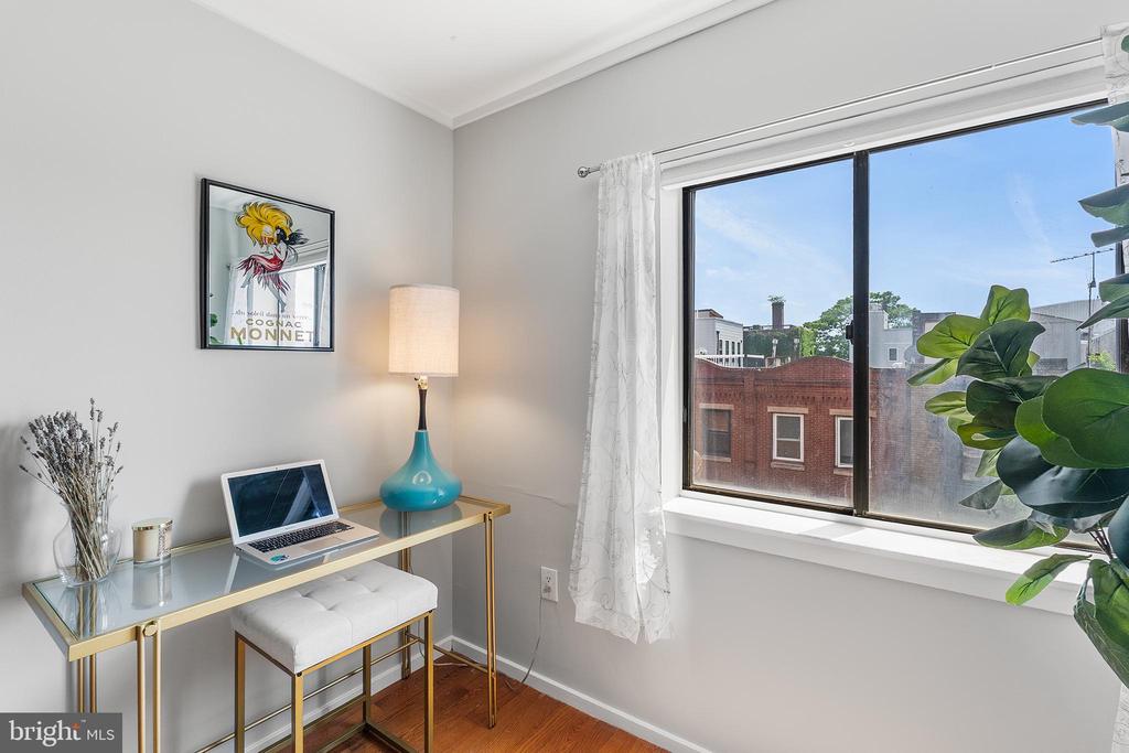 200 LOMBARD STREET 10 528