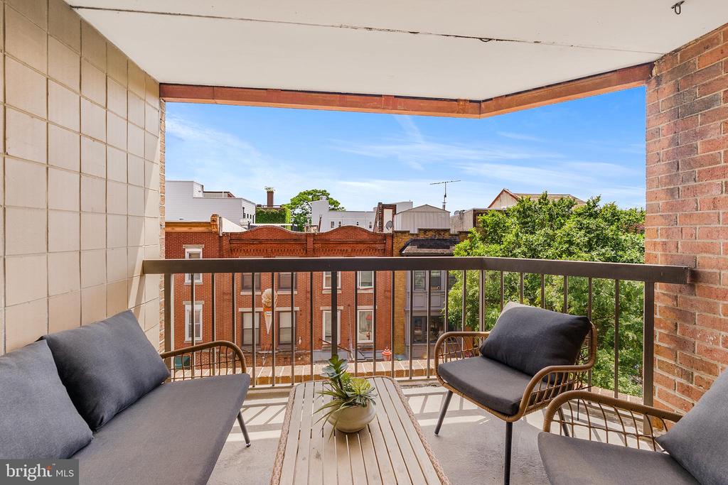 200 LOMBARD STREET 10 528