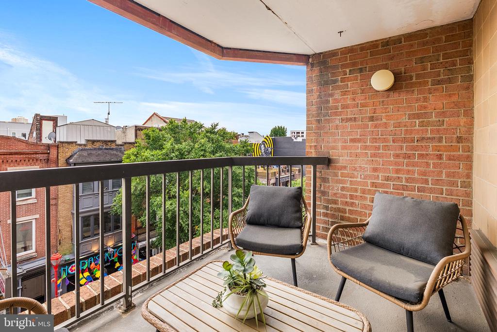 200 LOMBARD STREET 10 528