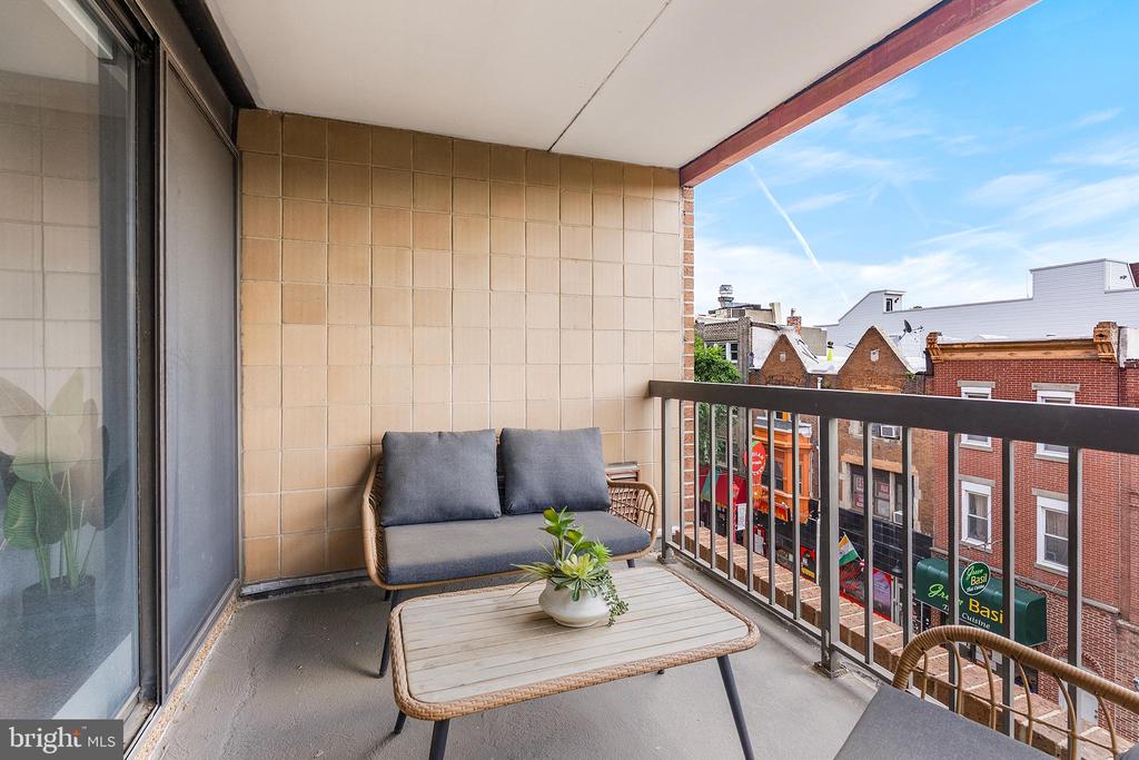200 LOMBARD STREET 10 528