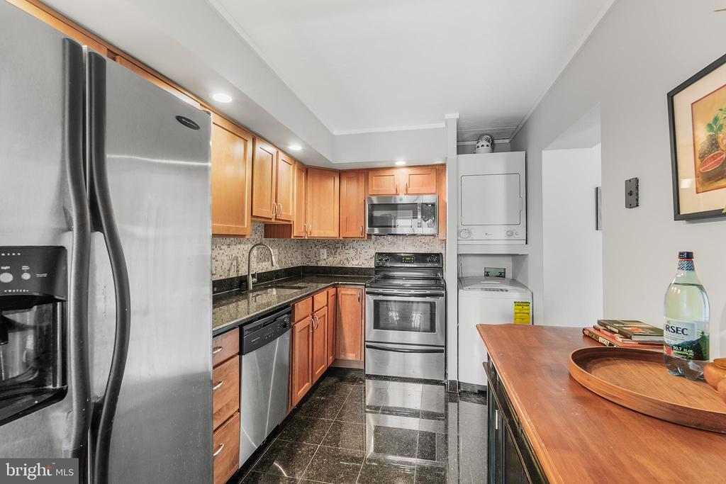 200 LOMBARD STREET 10 528