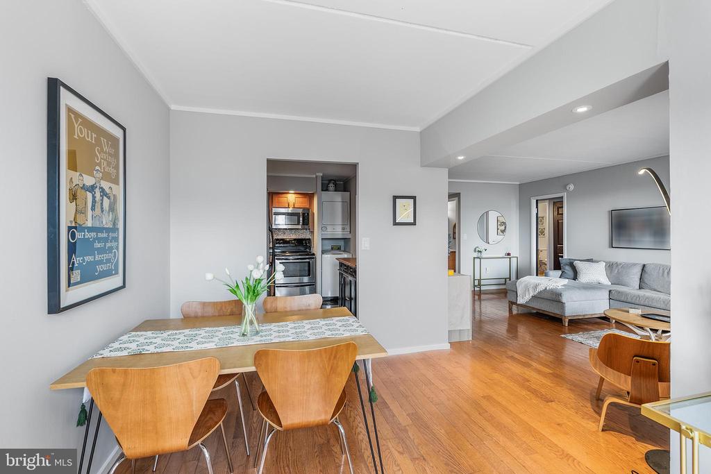 200 LOMBARD STREET 10 528
