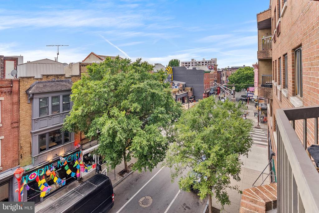 200 LOMBARD STREET 10 528