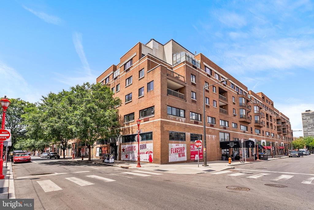 200 LOMBARD STREET 10 528