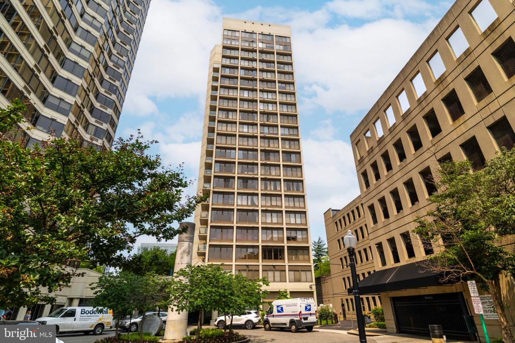 2001 HAMILTON STREET 1119