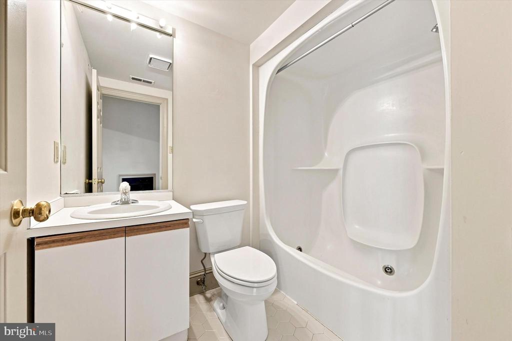 1529 GREEN STREET Unit: C