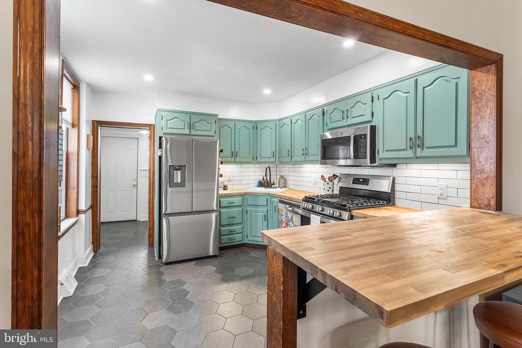 3137 EDGEMONT STREET