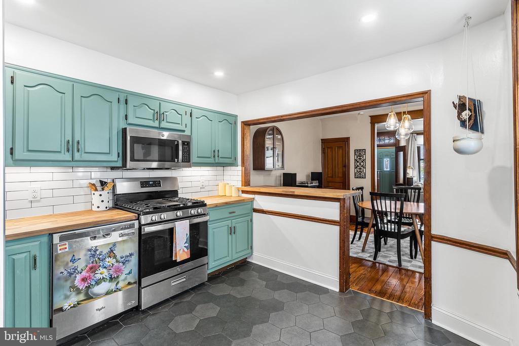 3137 EDGEMONT STREET