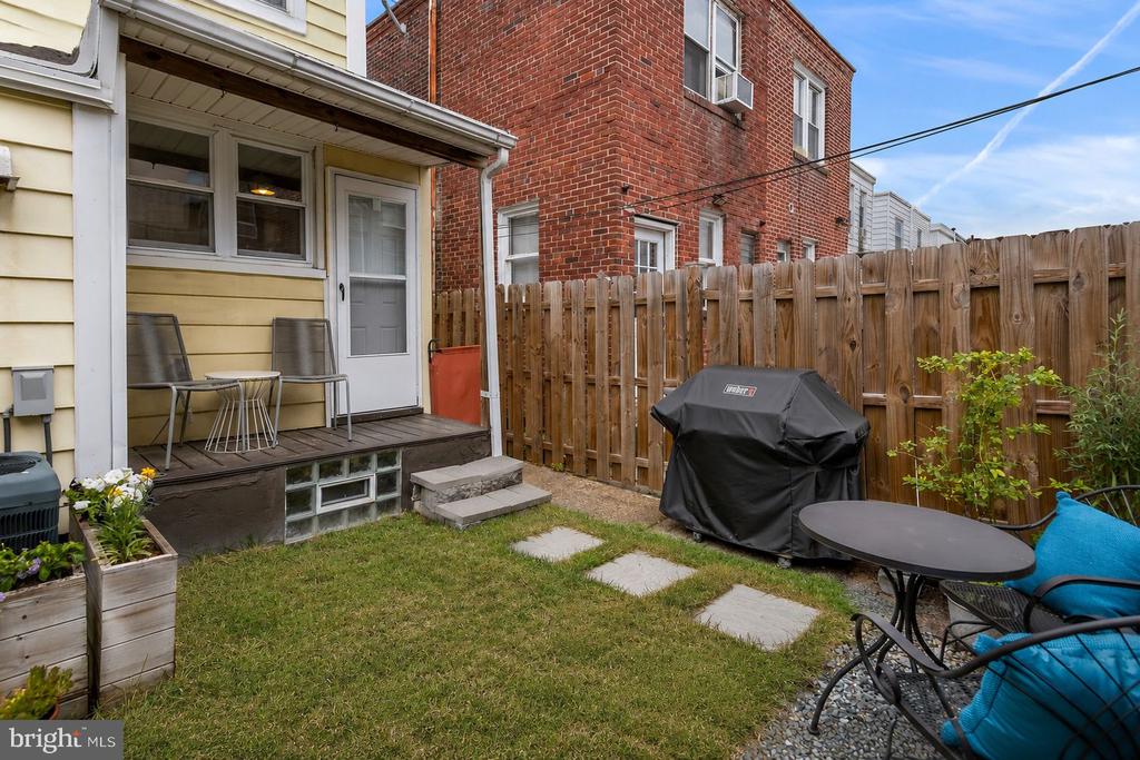 3137 EDGEMONT STREET