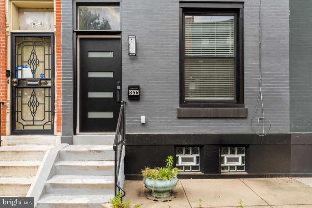 856 PERKIOMEN STREET