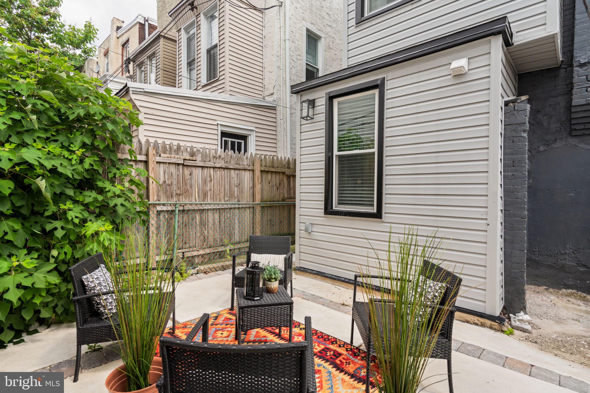 856 PERKIOMEN STREET