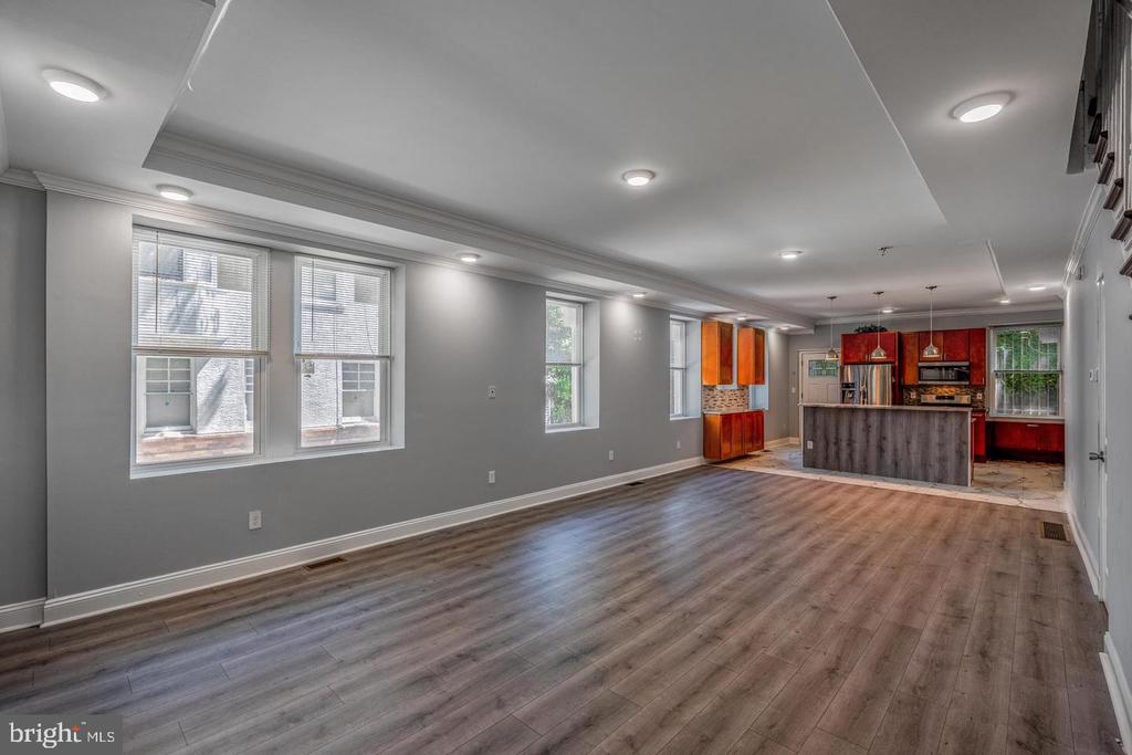 308 W UPSAL STREET