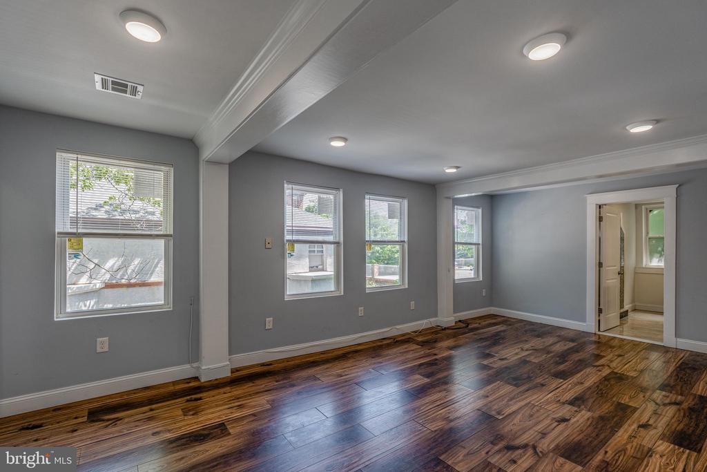 308 W UPSAL STREET