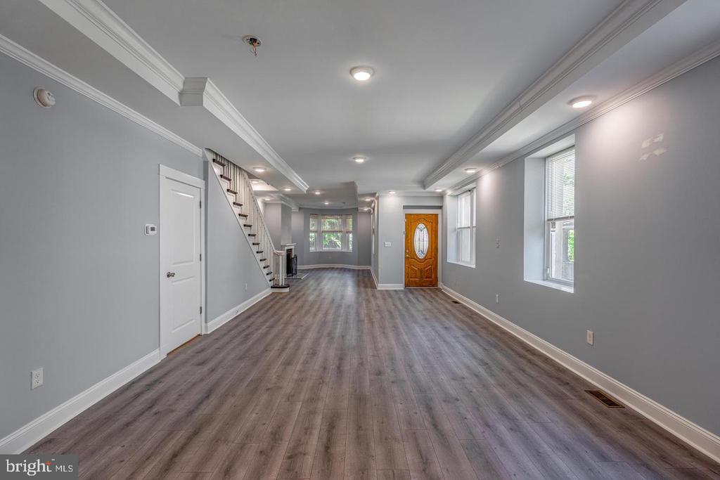 308 W UPSAL STREET