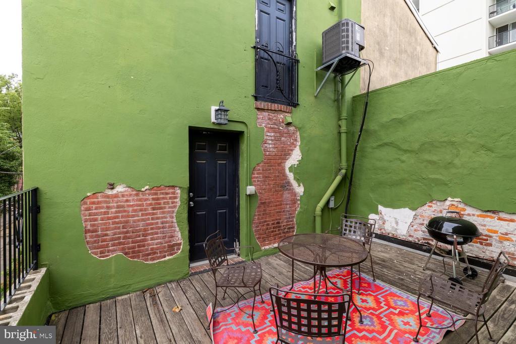 1305 RODMAN STREET