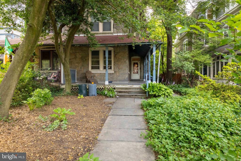 145 W SCHOOL HOUSE LANE