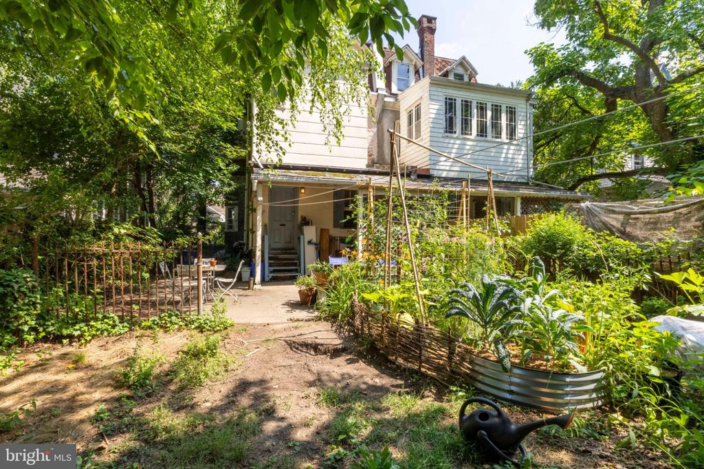 145 W SCHOOL HOUSE LANE