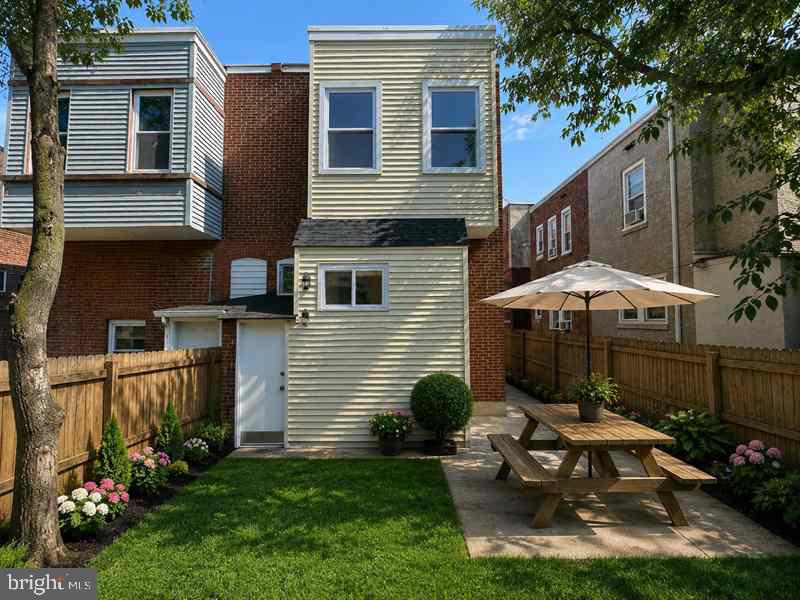 437 W ROOSEVELT BOULEVARD