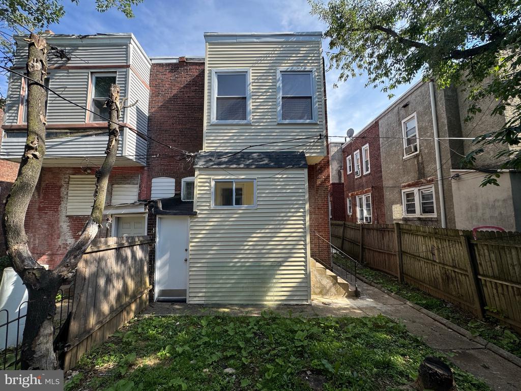 437 W ROOSEVELT BOULEVARD