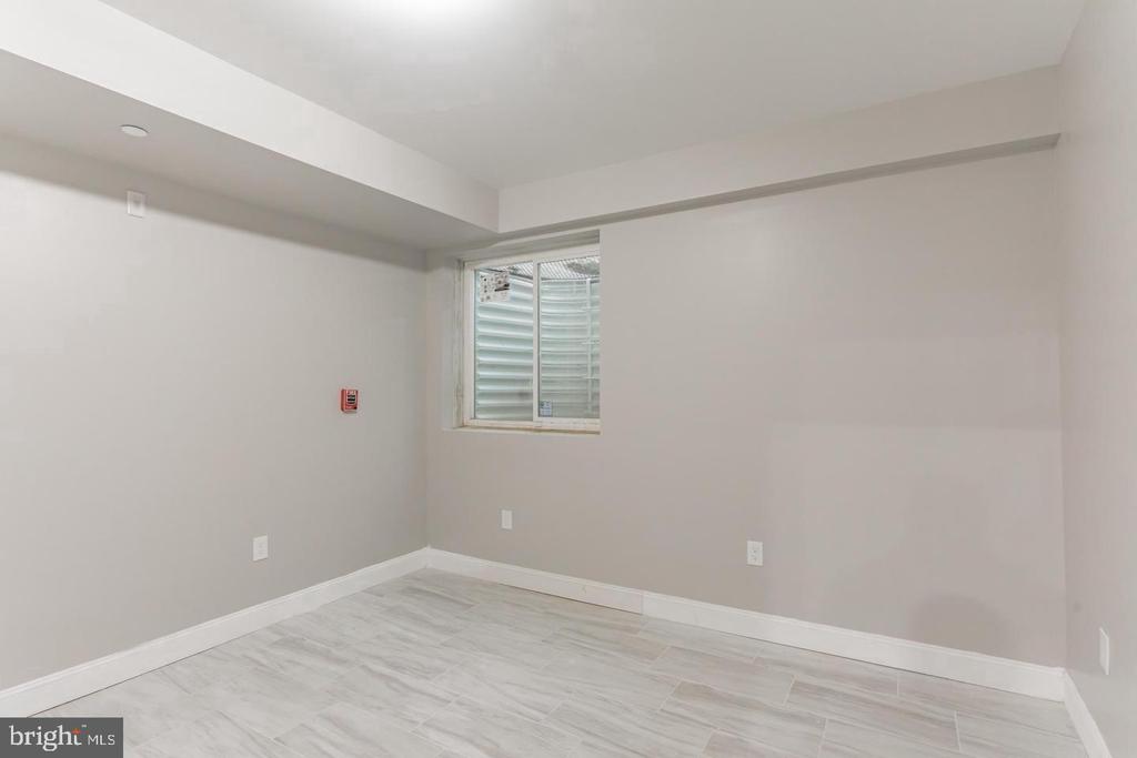 667 N 39TH STREET Unit: 1