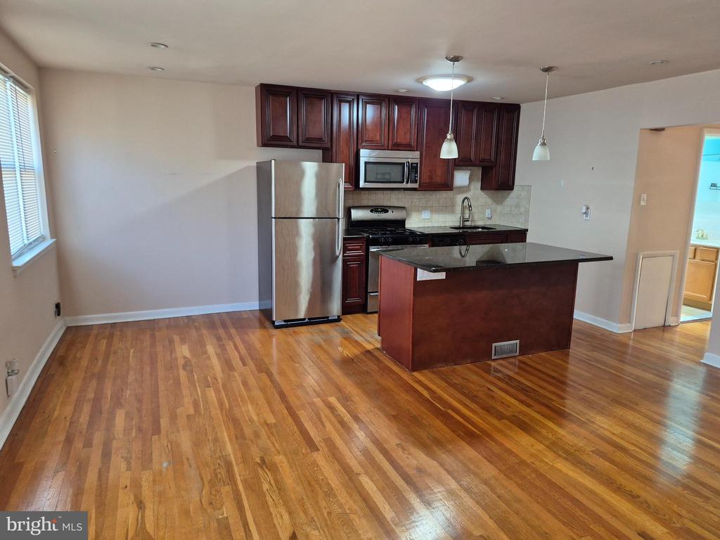 7254 MANSFIELD AVENUE Unit: 2ND FLOOR
