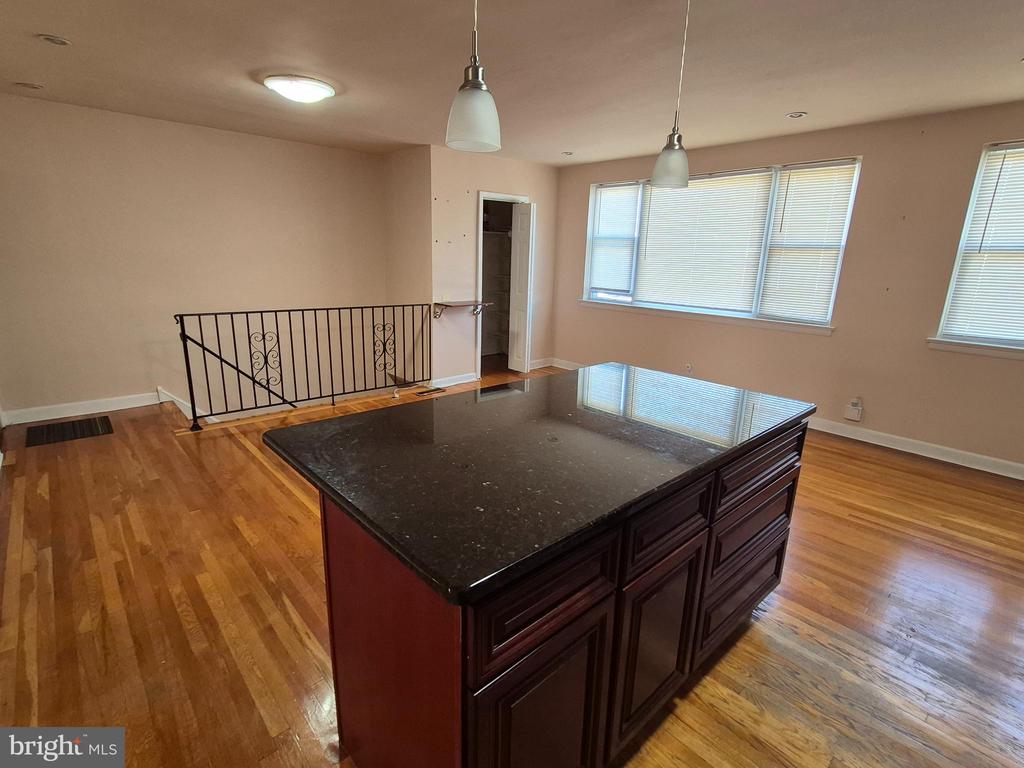 7254 MANSFIELD AVENUE Unit: 2ND FLOOR