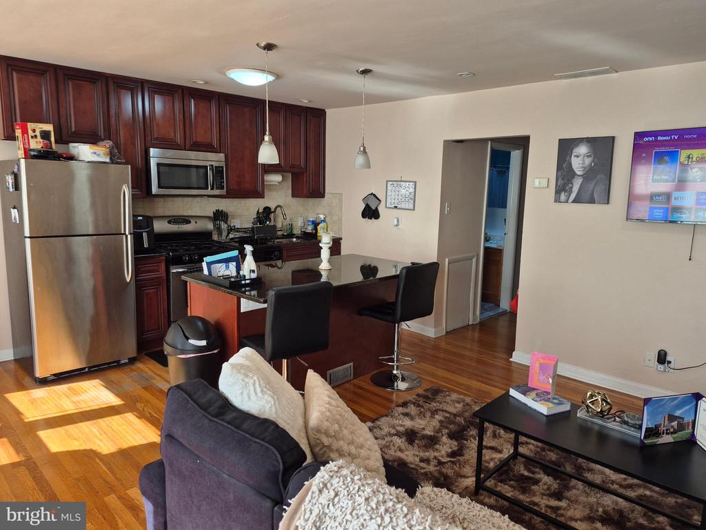 7254 MANSFIELD AVENUE Unit: 2ND FLOOR