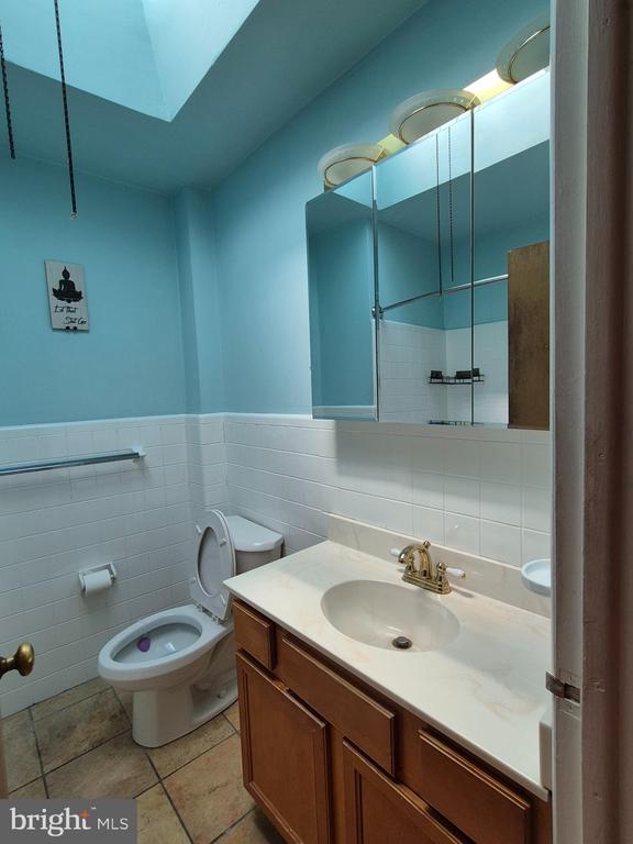 7254 MANSFIELD AVENUE Unit: 2ND FLOOR