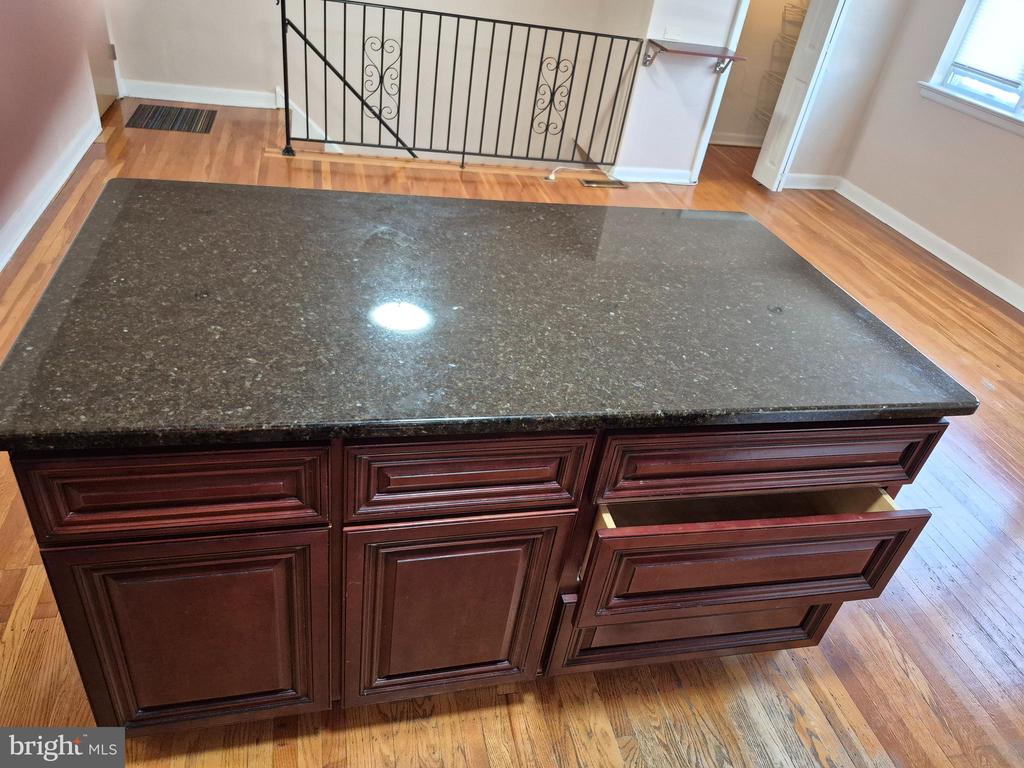 7254 MANSFIELD AVENUE Unit: 2ND FLOOR