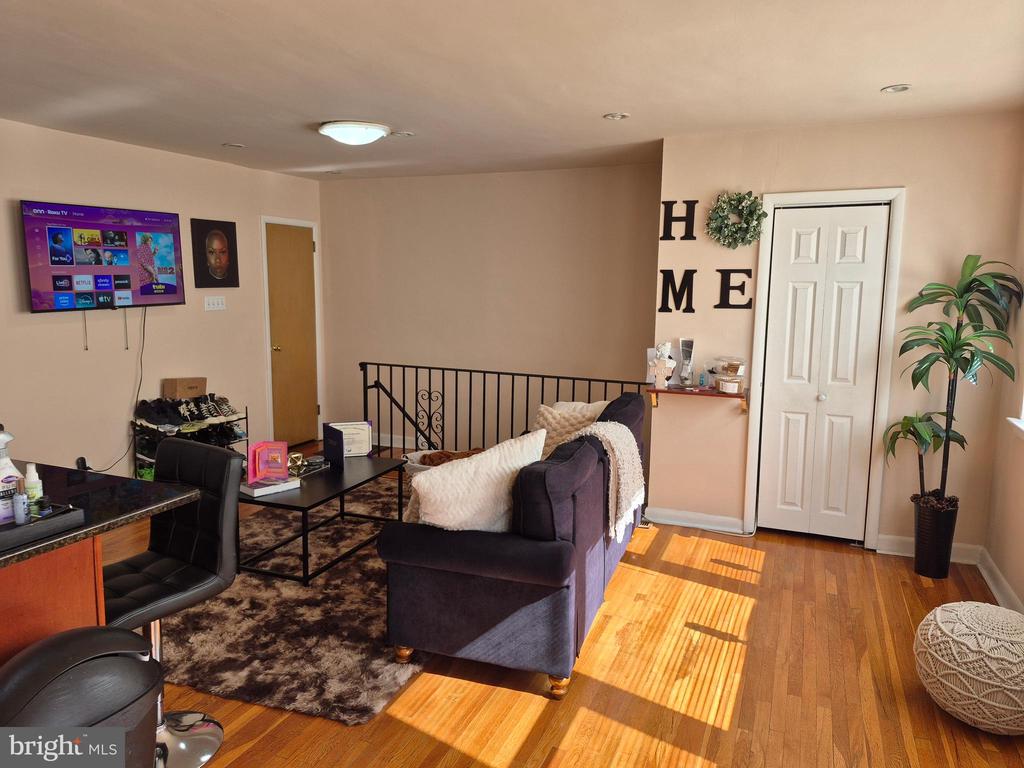 7254 MANSFIELD AVENUE Unit: 2ND FLOOR
