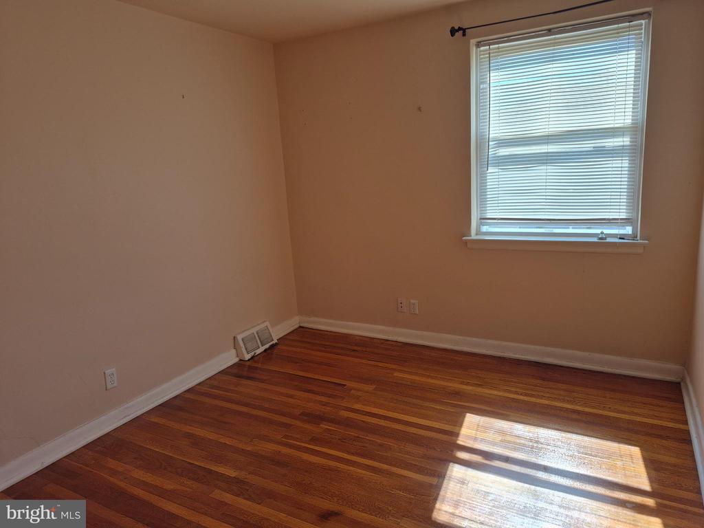 7254 MANSFIELD AVENUE Unit: 2ND FLOOR