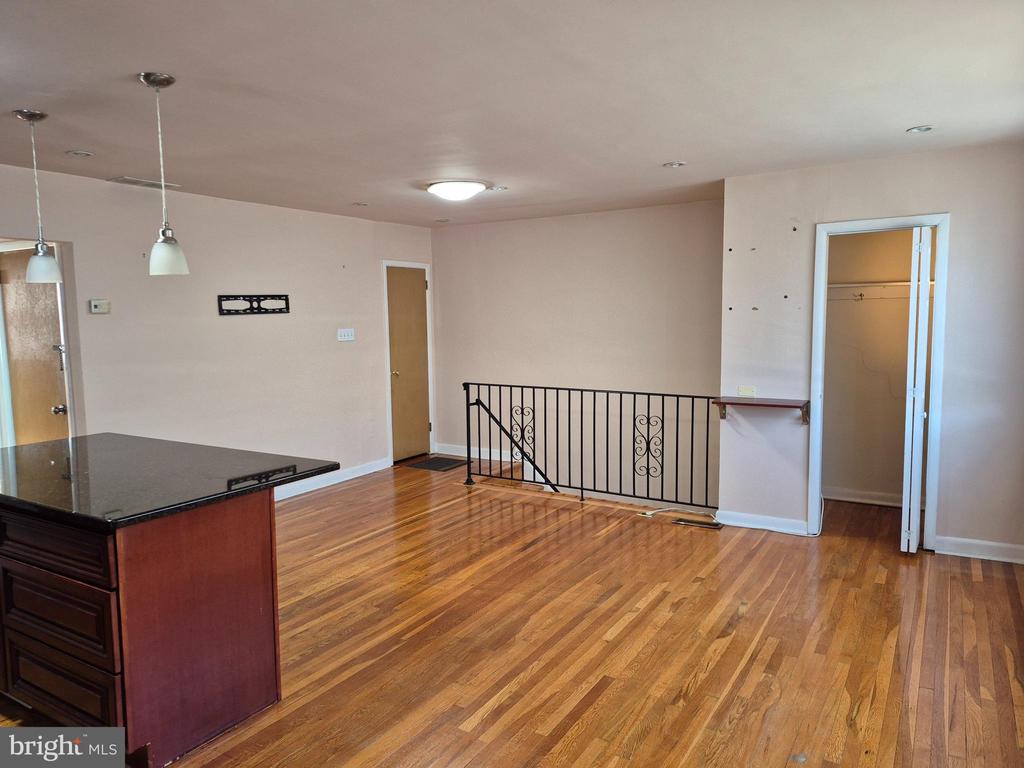 7254 MANSFIELD AVENUE Unit: 2ND FLOOR