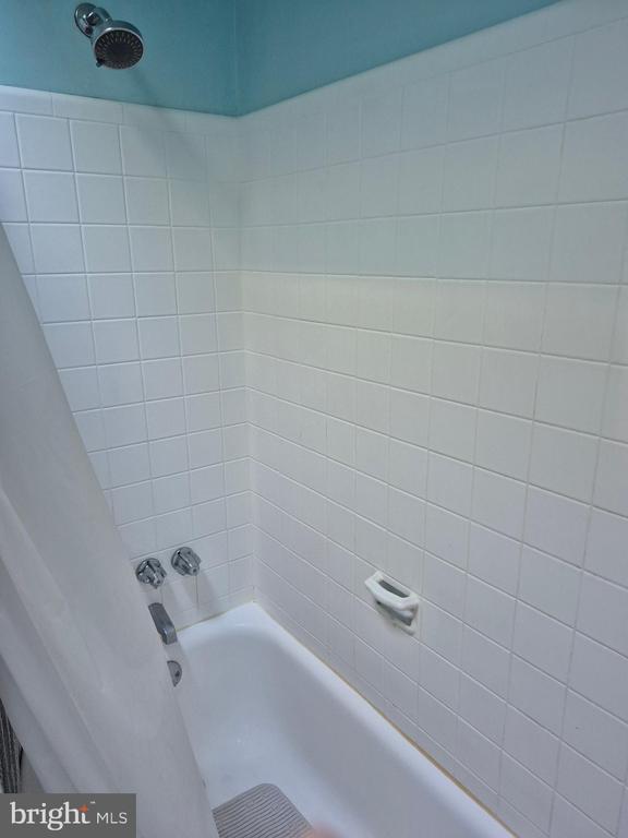 7254 MANSFIELD AVENUE Unit: 2ND FLOOR